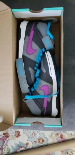 Boys nike shoes size 1 y